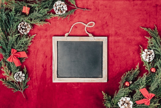 Free photo christmas concept with slate and fir