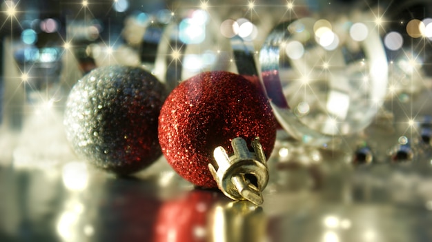 Foto gratuita decorazioni natalizie su sfondo stellato