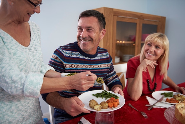 Free photo christmas dinner served by the oldest woman in the family