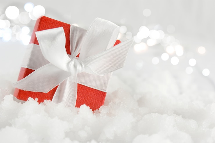 無料Photo 雪に包まれたクリスマスの贈り物