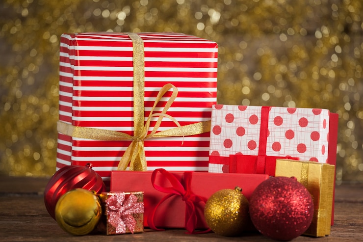 無料Photo クリスマスボールとクリスマスプレゼント