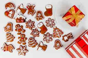 Free photo christmas gingerbread cookies and gift