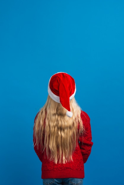 Free photo christmas girl back shot with copy space