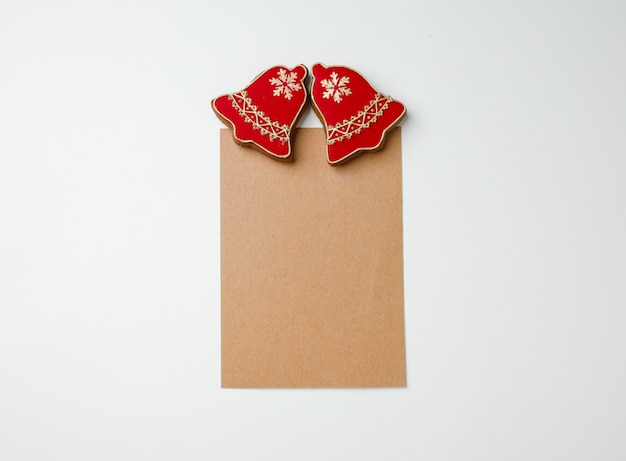 진저 브레드 비스킷 평면도와 산타에게 크리스마스 인사말 카드 또는 편지