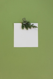 크리스마스 인사말 카드 템플릿입니다. 빈 종이를 조롱합니다. 새해 평평한 평신도, 평면도, 복사 공간