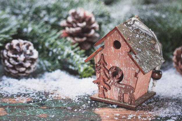 木造住宅の形状のクリスマスの飾り