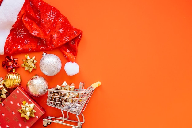 Foto gratuita concetto di shopping di natale con spazio a destra