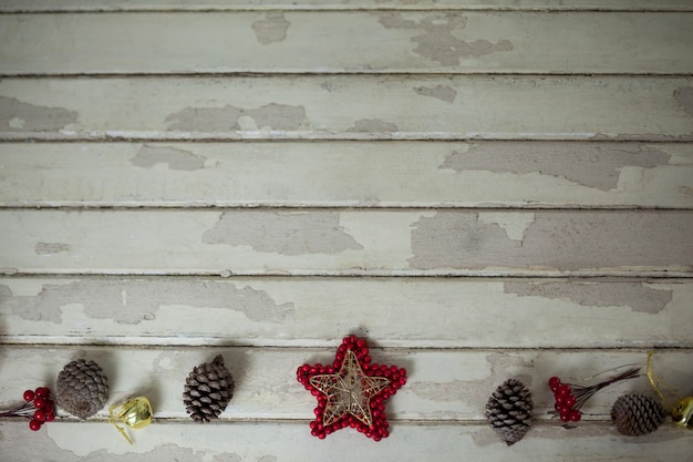 Free photo christmas star with pine cones around