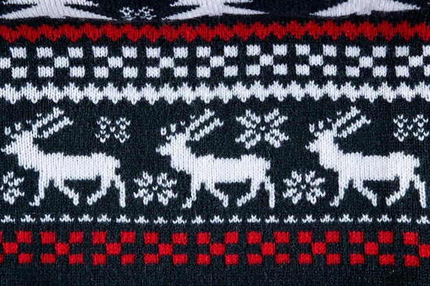 빨간색 세부 사항 상위 뷰가 있는 크리스마스 스웨터