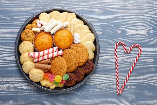 Free photo christmas sweets platter.