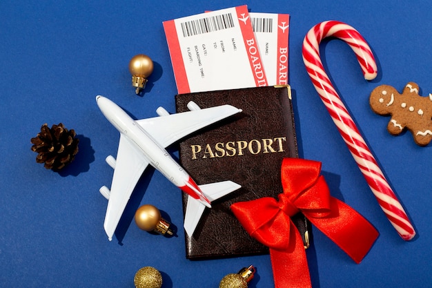 Free photo christmas travel concept with airplane