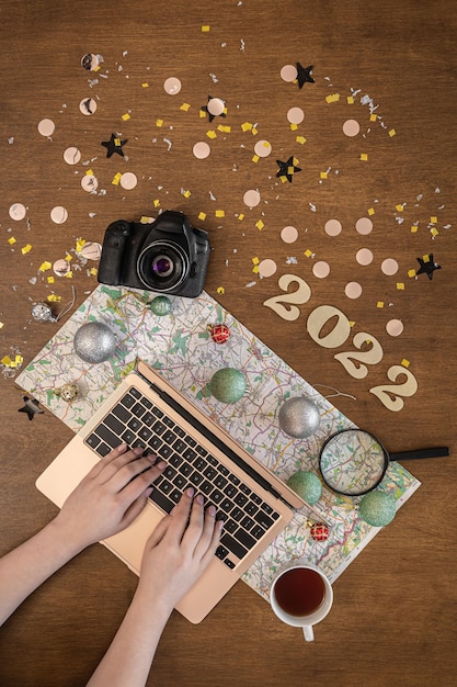 Free photo christmas travel flat lay with numbers  map and laptop