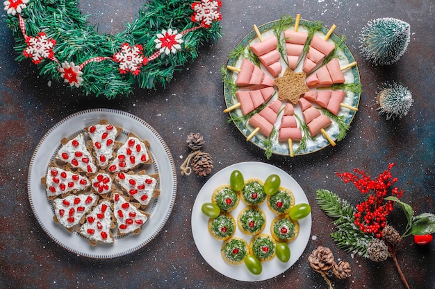 Free photo christmas tree shaped snacks.