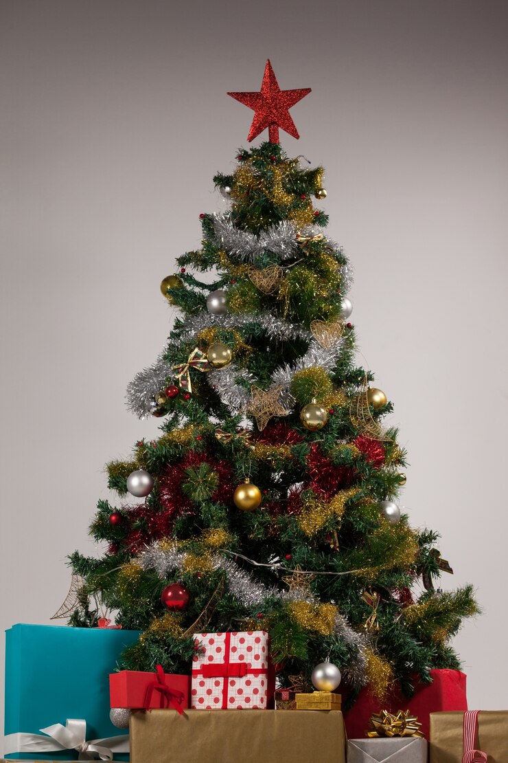Free Photo christmas tree with gifts