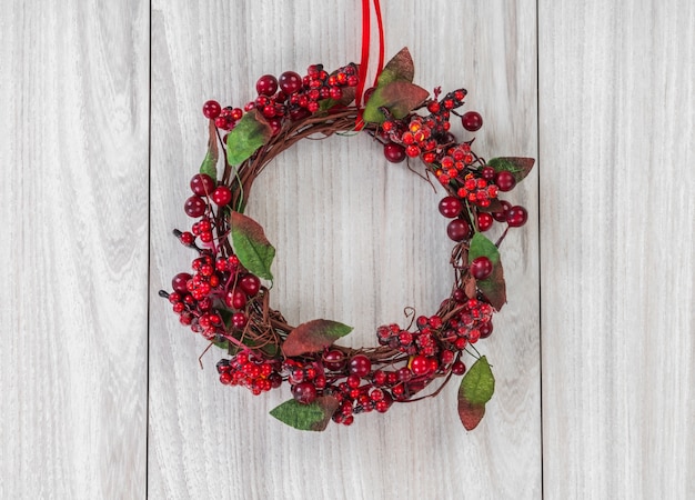 Free photo christmas wreath over wooden background