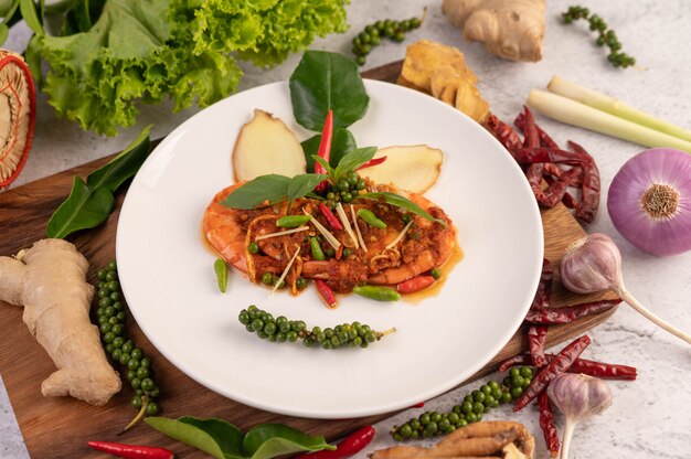 Chuchi shrimp on a plate with fresh pepper seeds