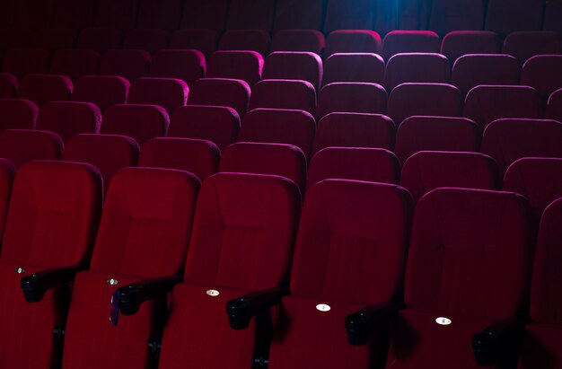 映画館の席はまだ人生