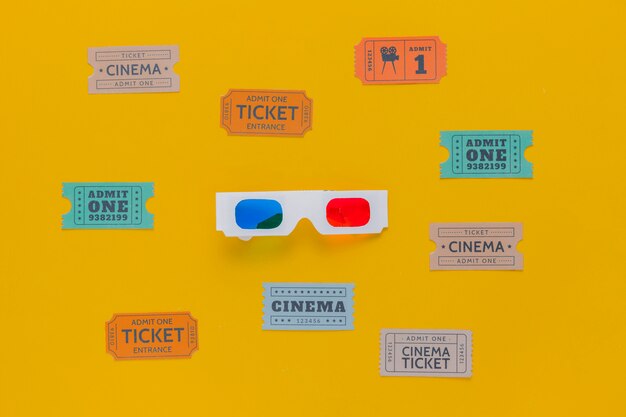 映画のチケットと 3D メガネ
