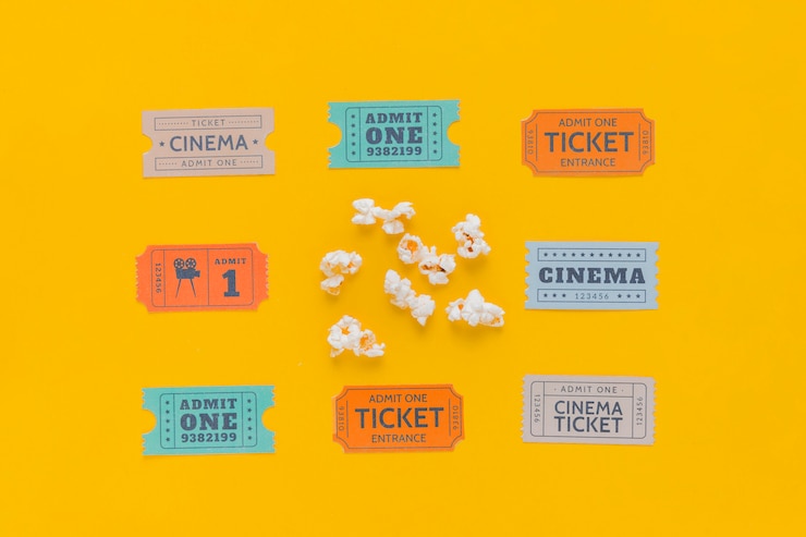 Free Photo cinema tickets with popcorns