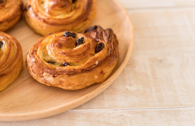 cinnamon raisin roll