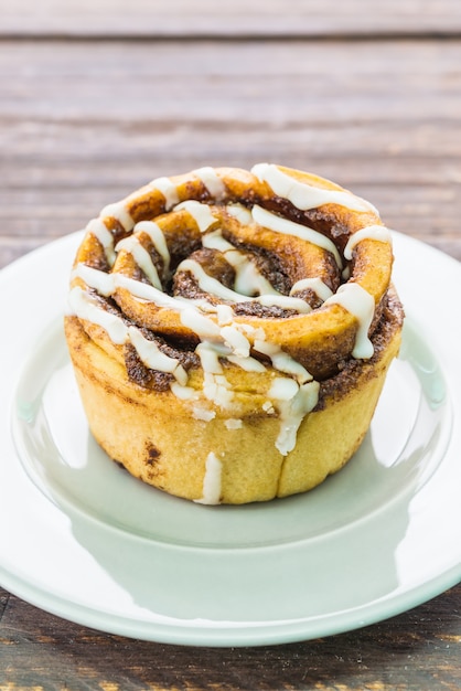 Free photo cinnamon roll