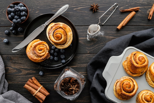 Free photo cinnamon rolls arrangement top view