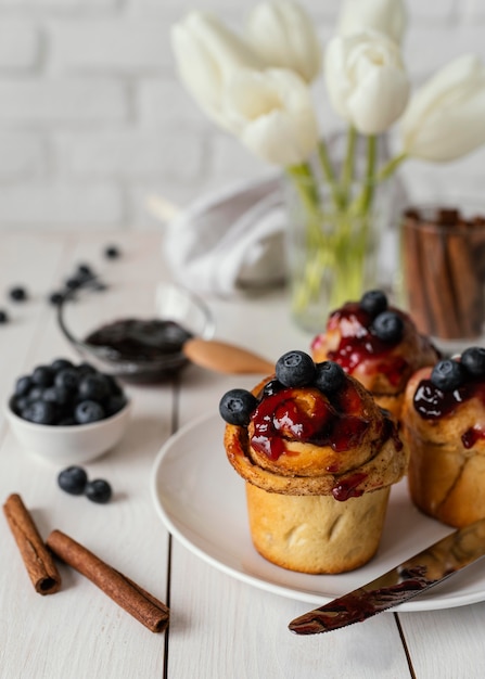 Cinnamon rolls on plate arrangement