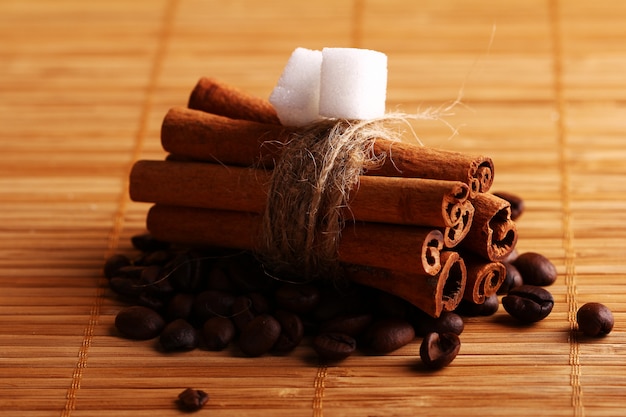 Free photo cinnamon sticks and coffee beans