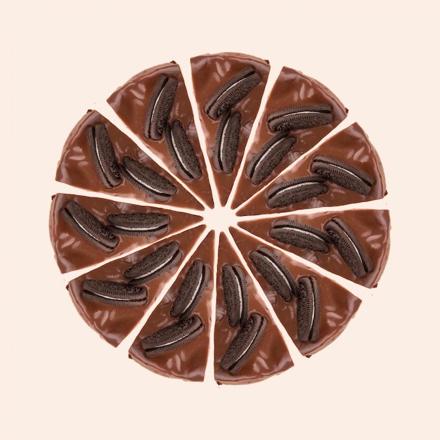 Круг порций шоколадного пирога