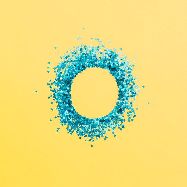 Circle from confetti