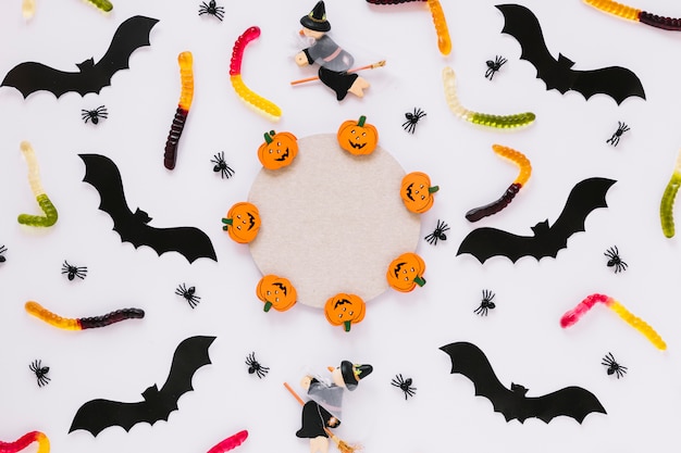 Free photo circle and halloween decorations