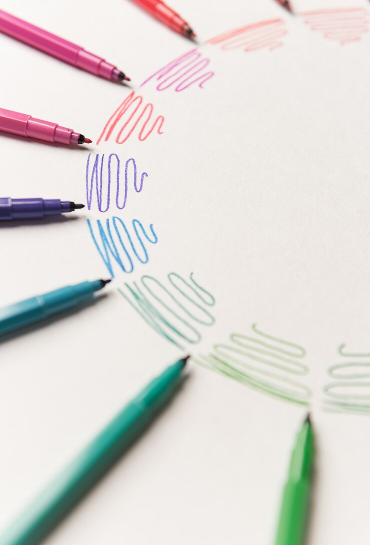 Free Photo circle with different colorful purple strokes painted with markers on white paper. gradient of colorful strokes. copy space for logo, advertisement