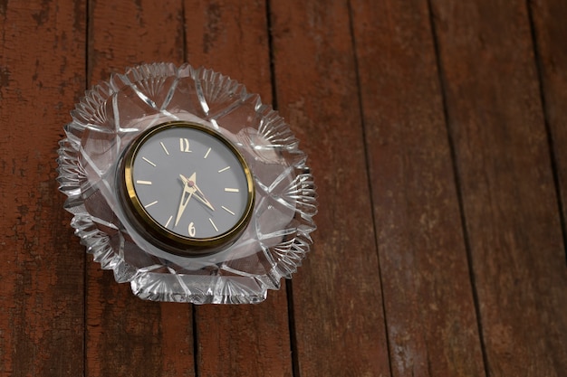 Free photo circular clock indoors still life