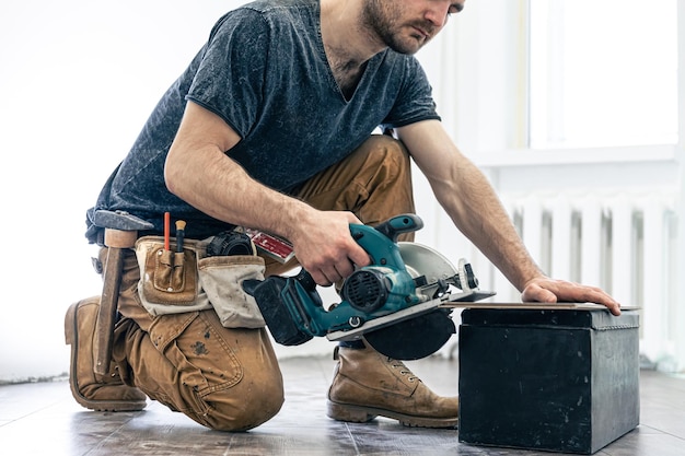 Circular saw carpenter using a circular saw for wood