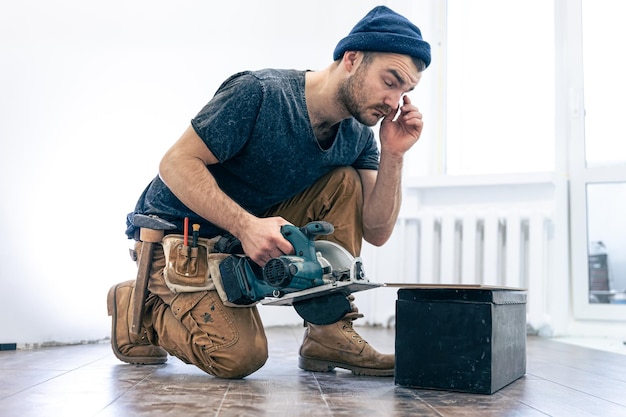 Circular saw carpenter using a circular saw for wood