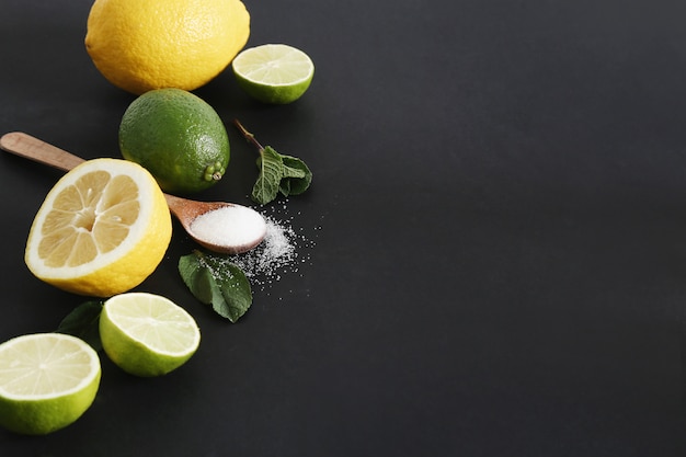 Free photo citrus fruits, sugar and leaves