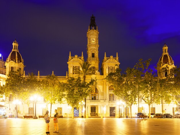 夜の市庁舎。バレンシア
