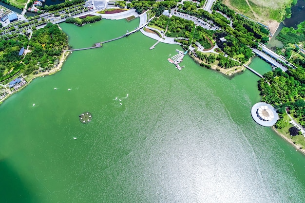 湖がある都市公園