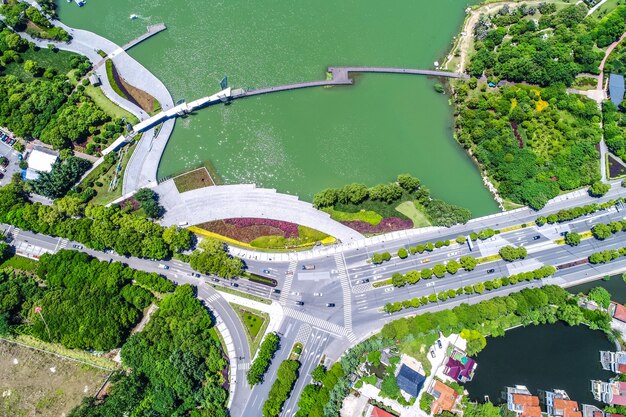 湖がある都市公園