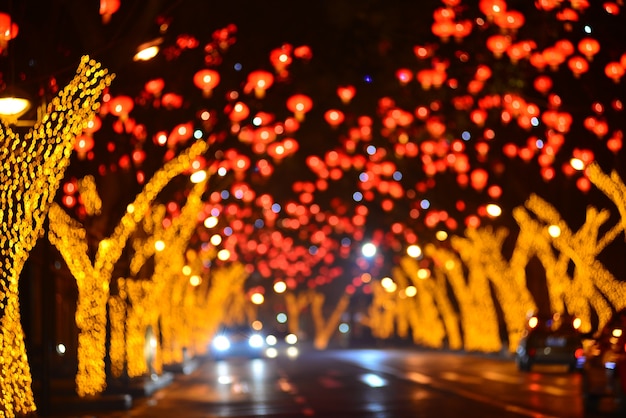 Foto gratuita strada di città iluminated