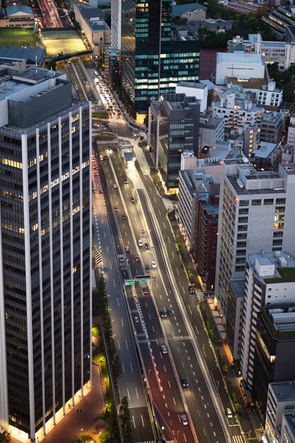 夜の高角度の街路