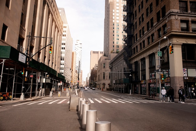 Free photo cityscape of empty streets