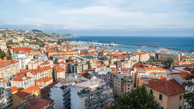 Foto gratuita paesaggio urbano di sanremo italia