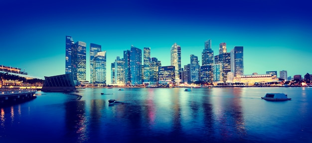 Панорамная ночная концепция Cityscape Singapore