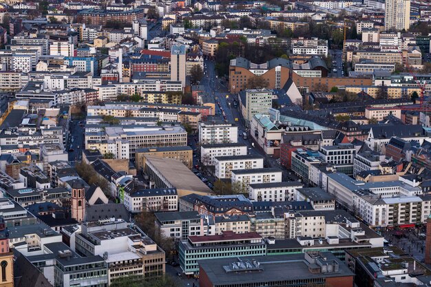 ドイツ、フランクフルトの建物がたくさんある街並み