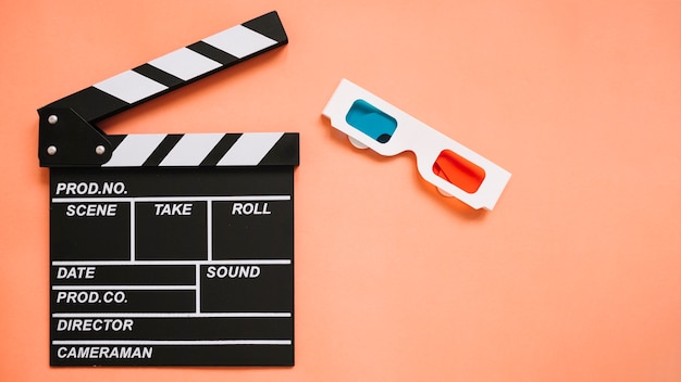 Free photo clapperboard and 3d glasses