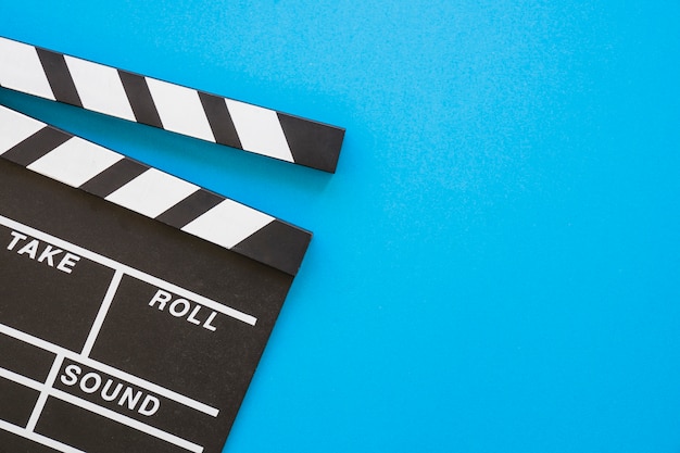 Free photo clapperboard on blue background