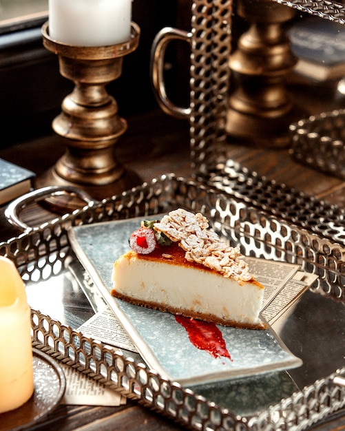 Classic cheesecake and chopped strawberries in icing sugar