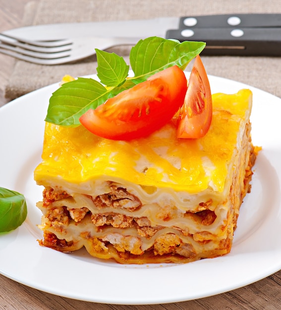 Foto gratuita lasagna classica con ragù alla bolognese