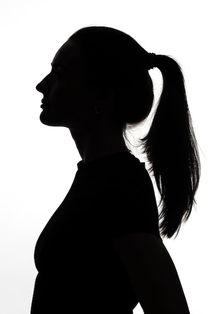 女性の古典的な肖像画のシルエット